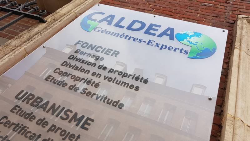 Implanté en Normandie, CALDEA accompagne vos projets avec l’expertise de nos cabinets de géomètres-experts et bureau d’études VRD reconnu